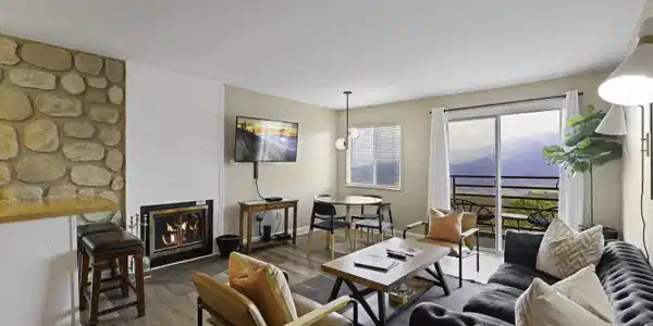 Image 3: Living Area