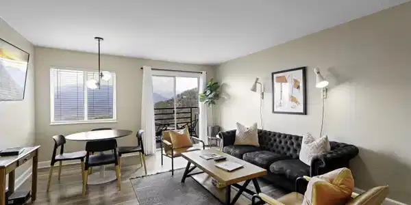 Image 4: Living / Dining