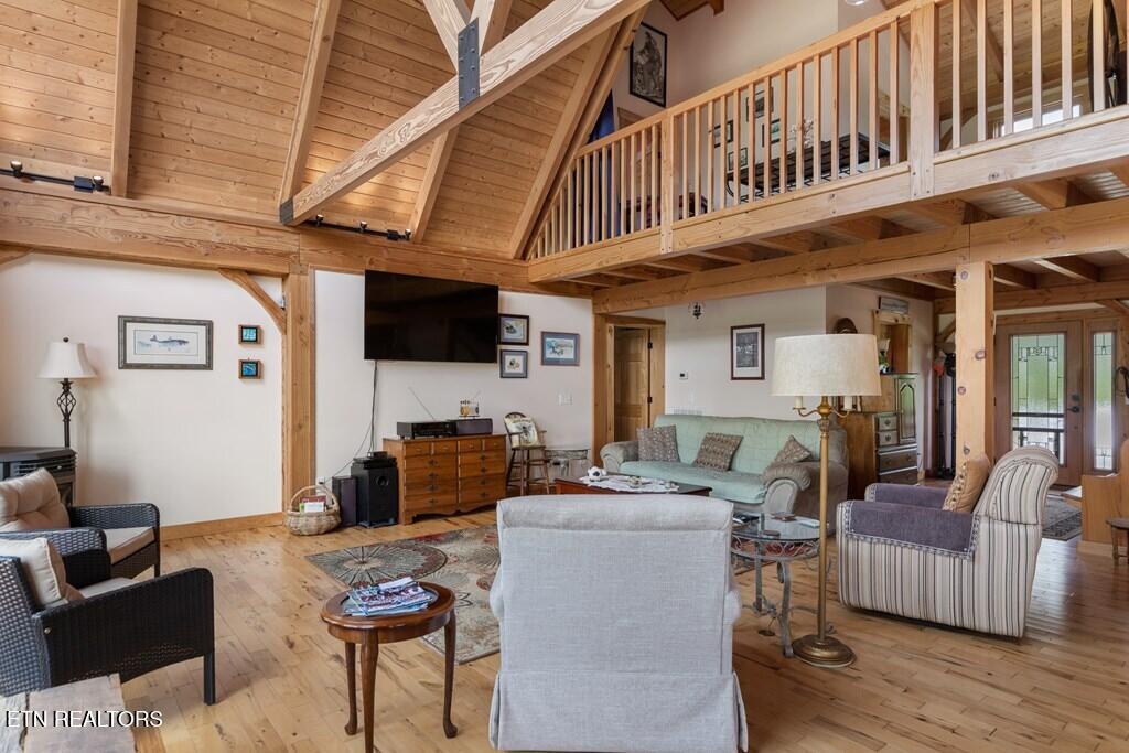 Image 4: great room 3