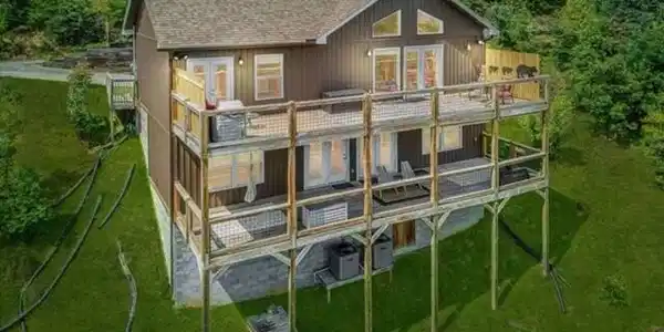 Image 3: 862 SWD Drone Exterior Porches