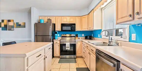 Image 4: Open kitchen