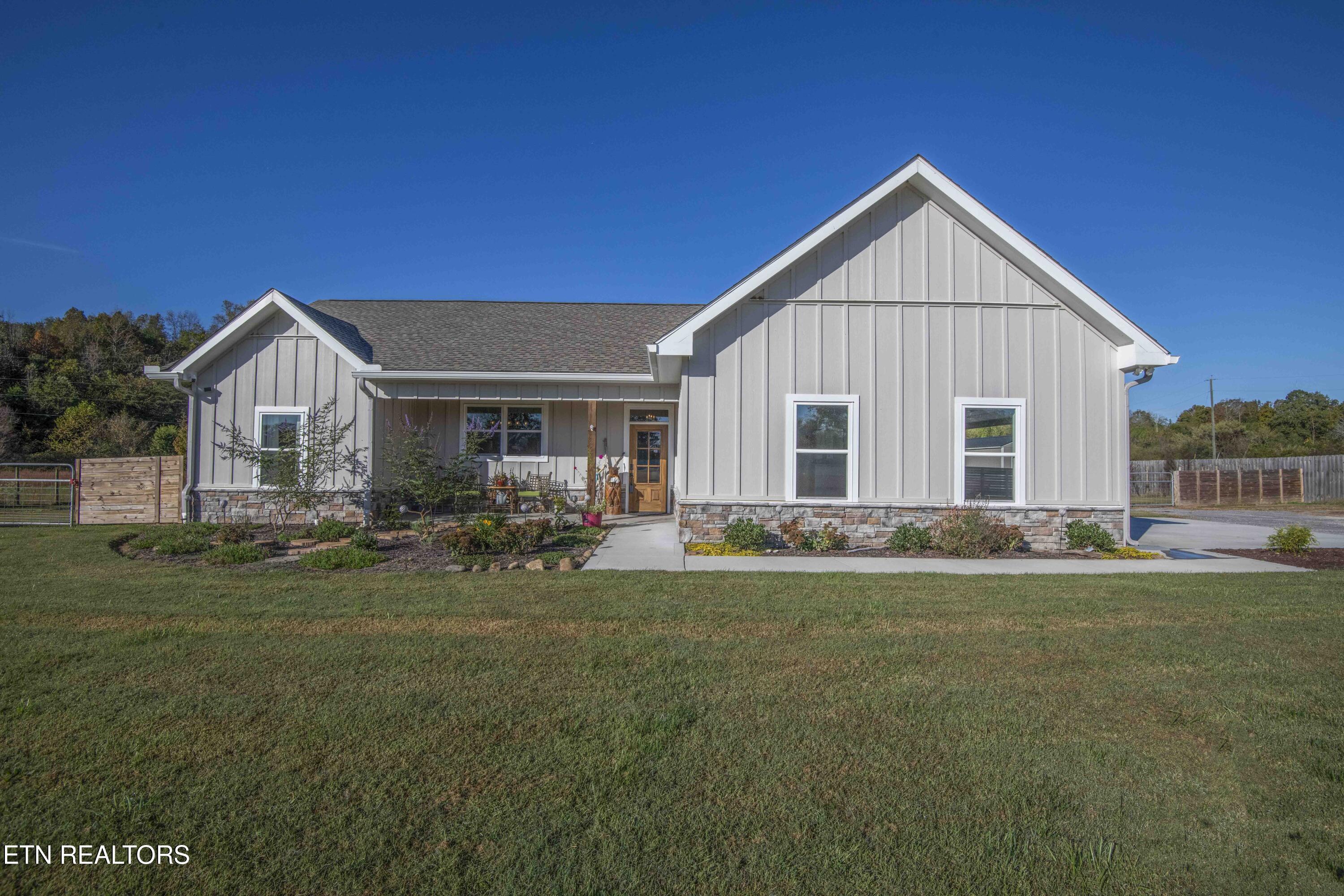 Image 3: exterior 4edit