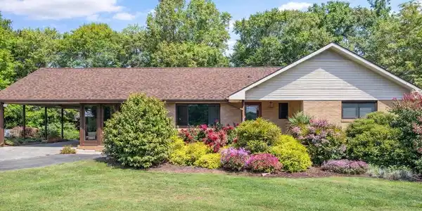 384 Knoll Drive