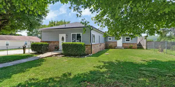 436 Maple St