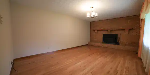 Image 3: 160 Rector - family room (1)