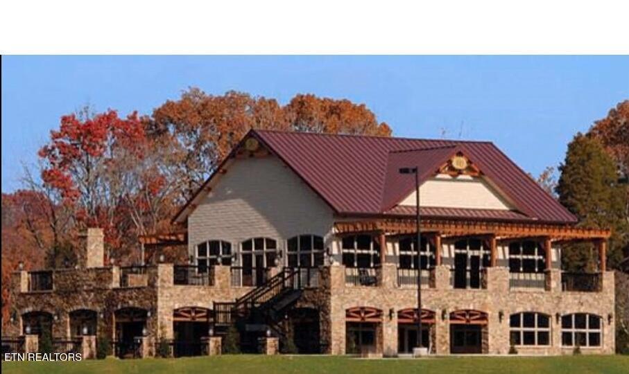 Image 4: Clubhouse 2