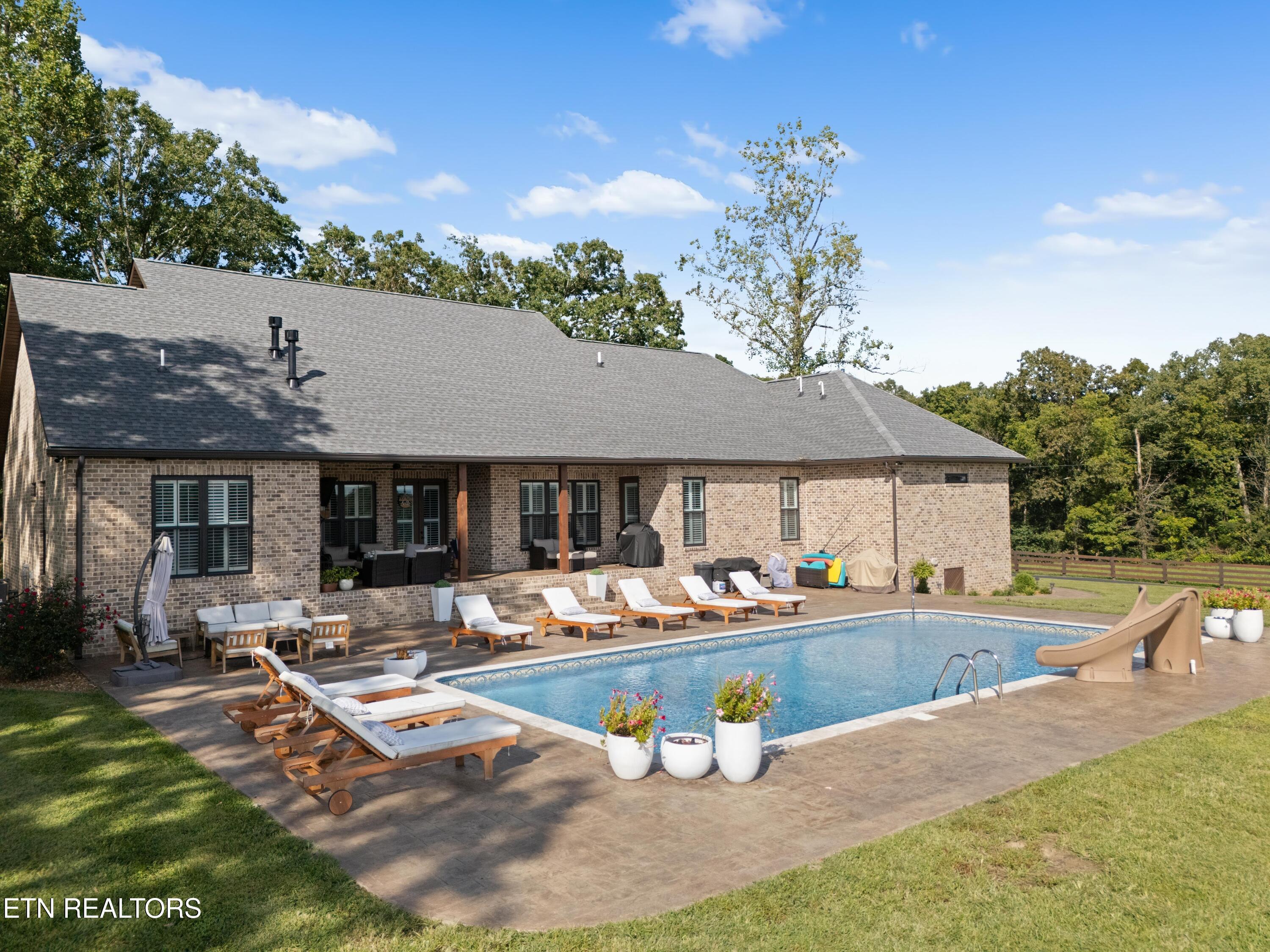 Image 3: back of house pool