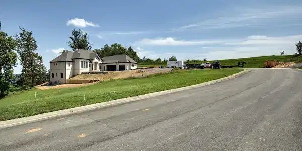 Image 4: 04_ChampionsWay_573_Street_E