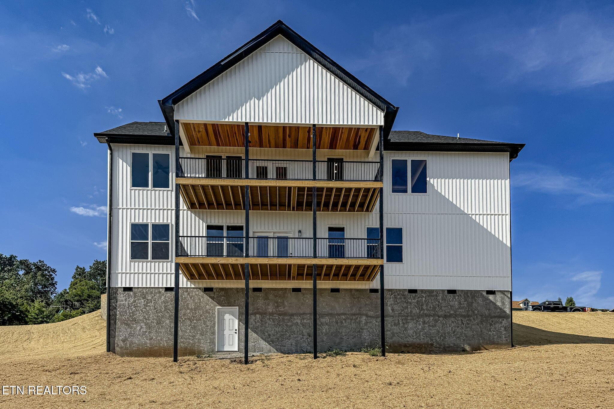 Image 4: 164 Lobans Bluff retake 4