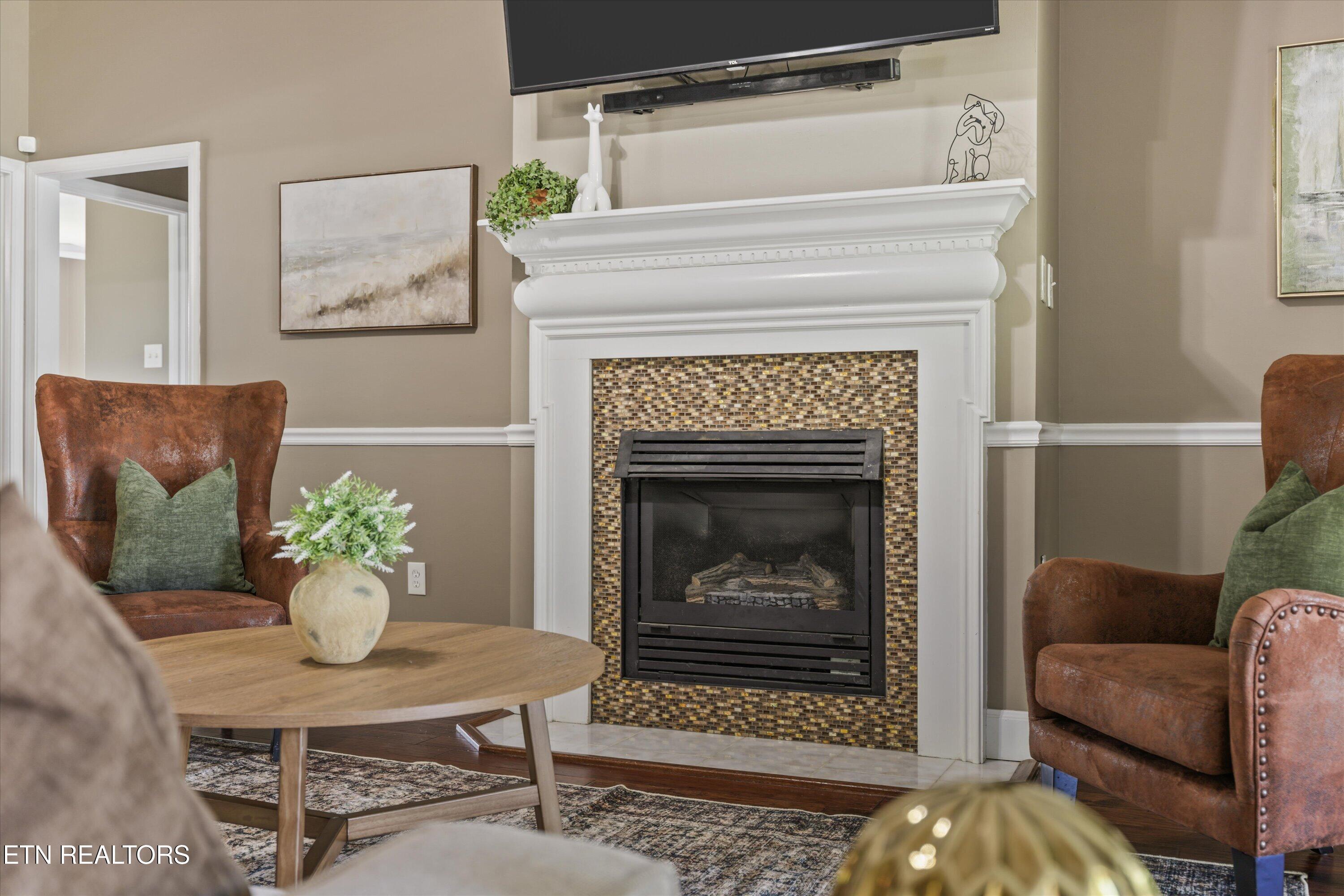 Image 4: 11-605 Snowshill Way 23