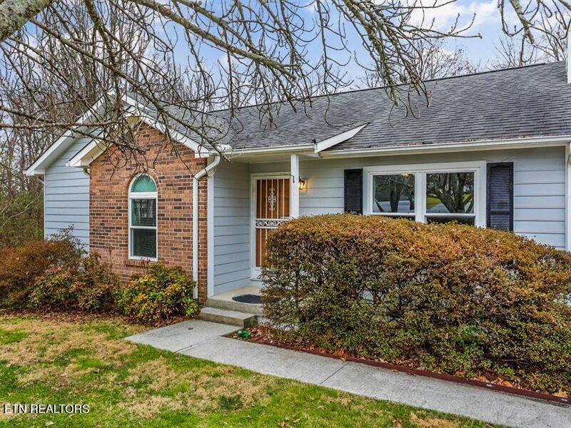 Image 1: 03-6120 Waterbury Ln03