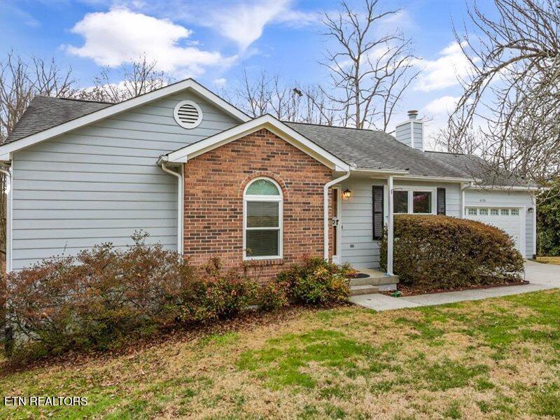 Image 2: 01-6120 Waterbury Ln01