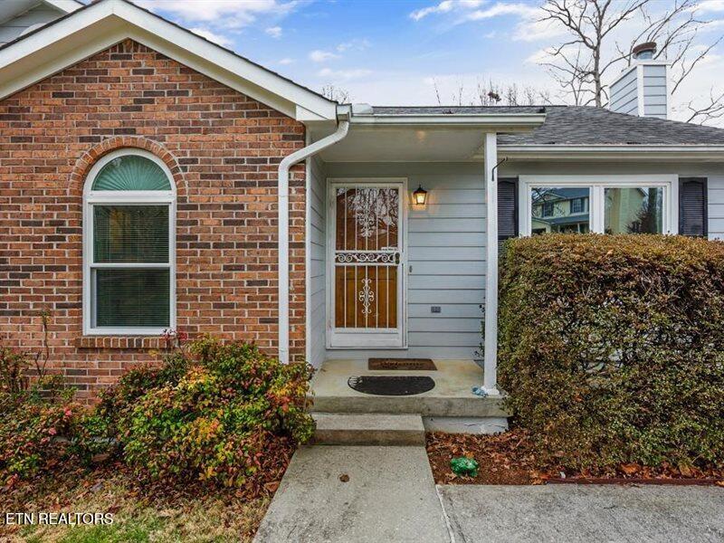 Image 3: 04-6120 Waterbury Ln04