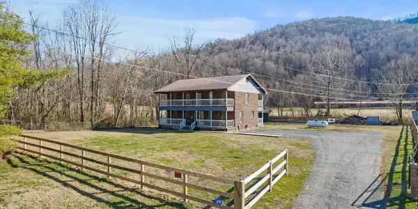 3888 Cosby Hwy