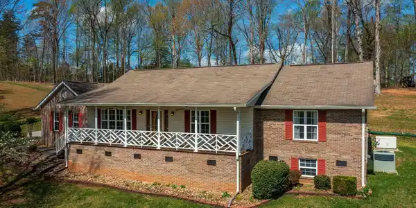 882 Pioneer Drive