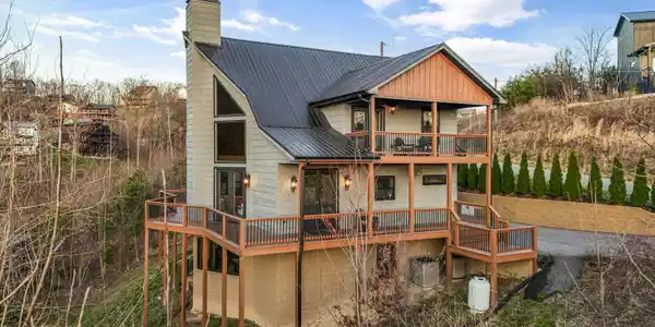 Image 3: 03-561 Edgewood Dr52