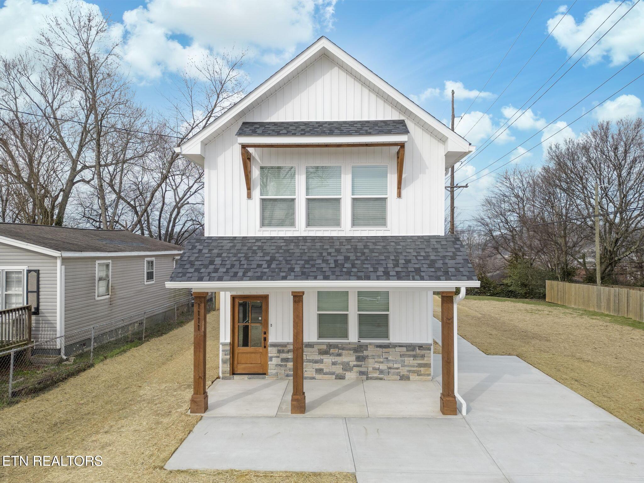 Image 2: 2-web-or-mls-002--FULL