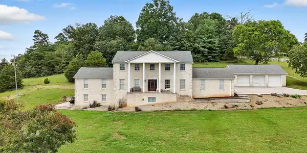 212 Simmons Rd