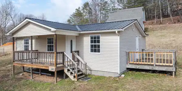 1327 Pinecrest Rd