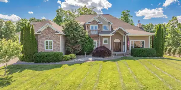 Image 2: 6-web-or-mls-205 Melea Lane-84