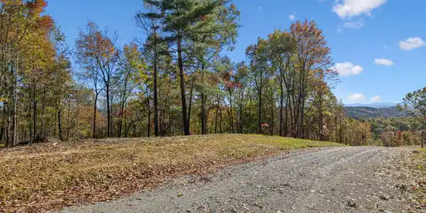 Image 4: 2-Sheep Ranch Rd - 2 - 002