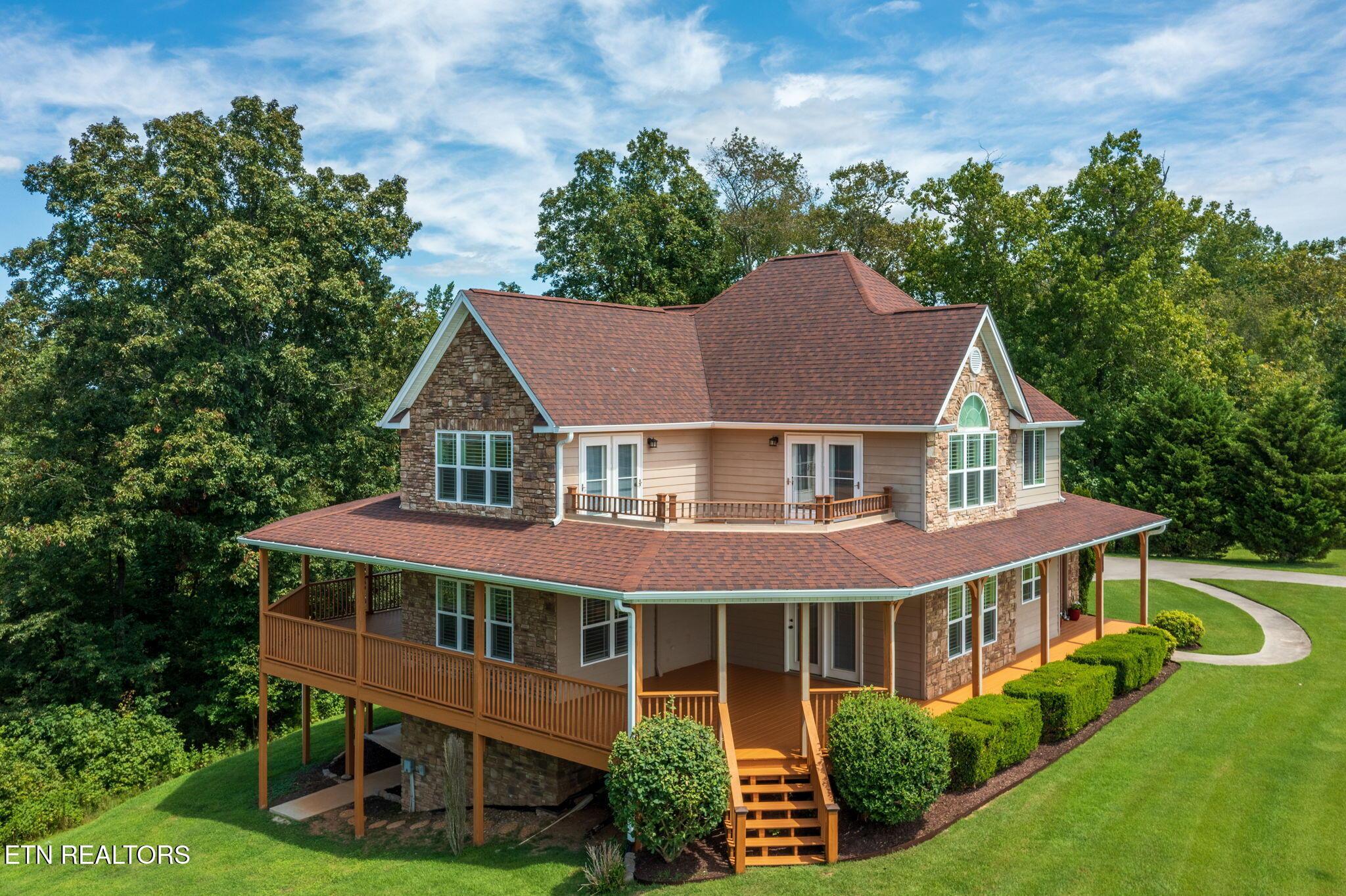 Image 2: homesandvideos aerials-12725