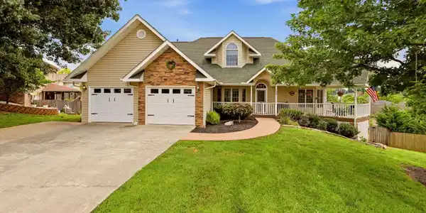 106 Knoll Lane