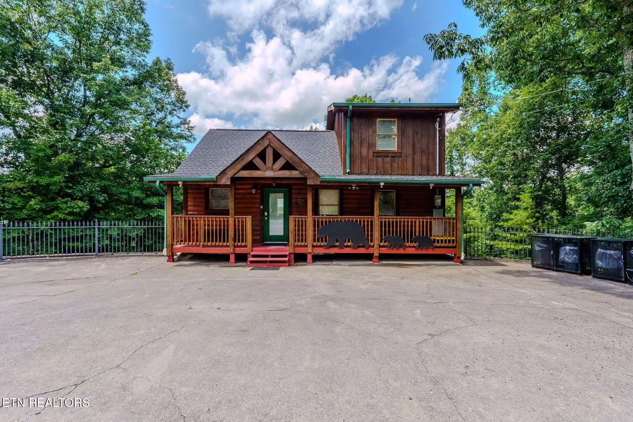Image 1: 1-web-or-mls-2868-pine-haven-dr