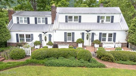 1107 E Elm St