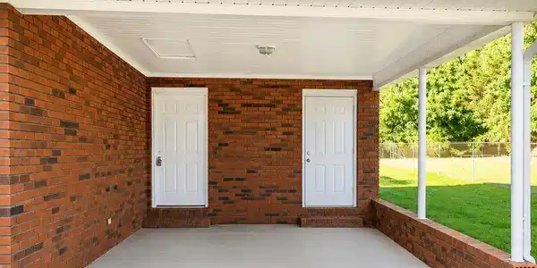 Image 4: carport