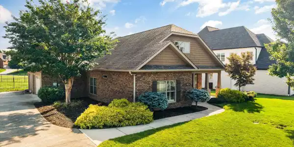 Image 3: 03-1416 St Thomas Way47