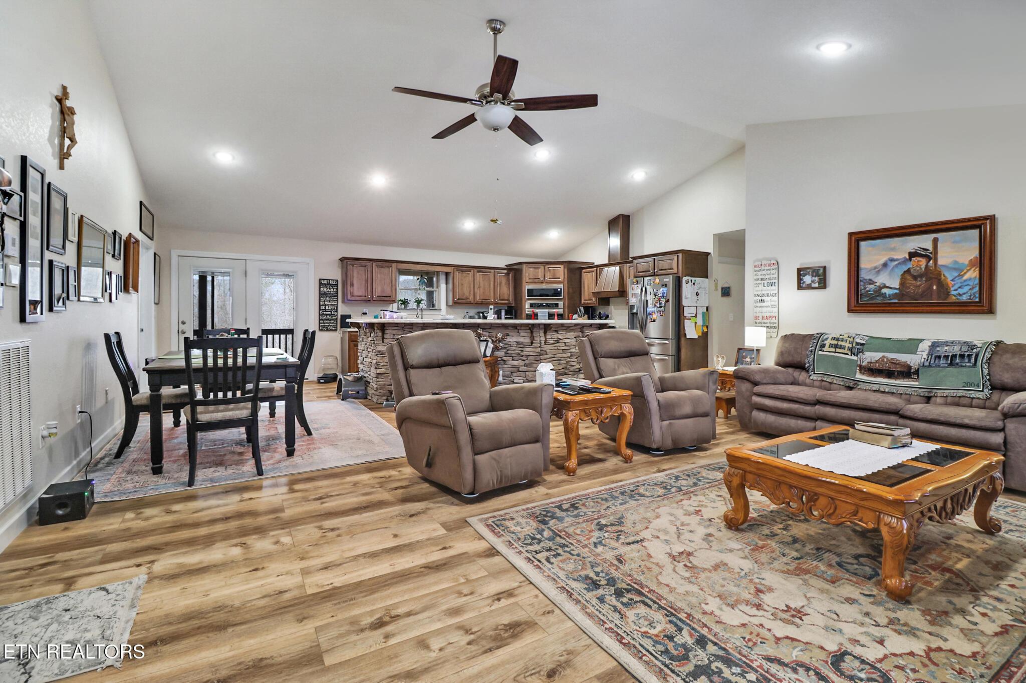 Image 2: if1a4298-if1a4302