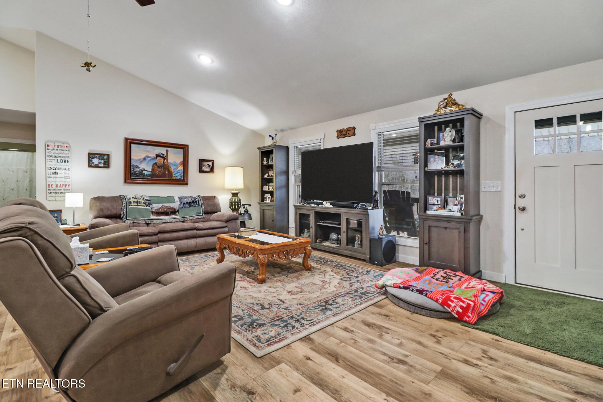 Image 3: if1a4303-if1a4307