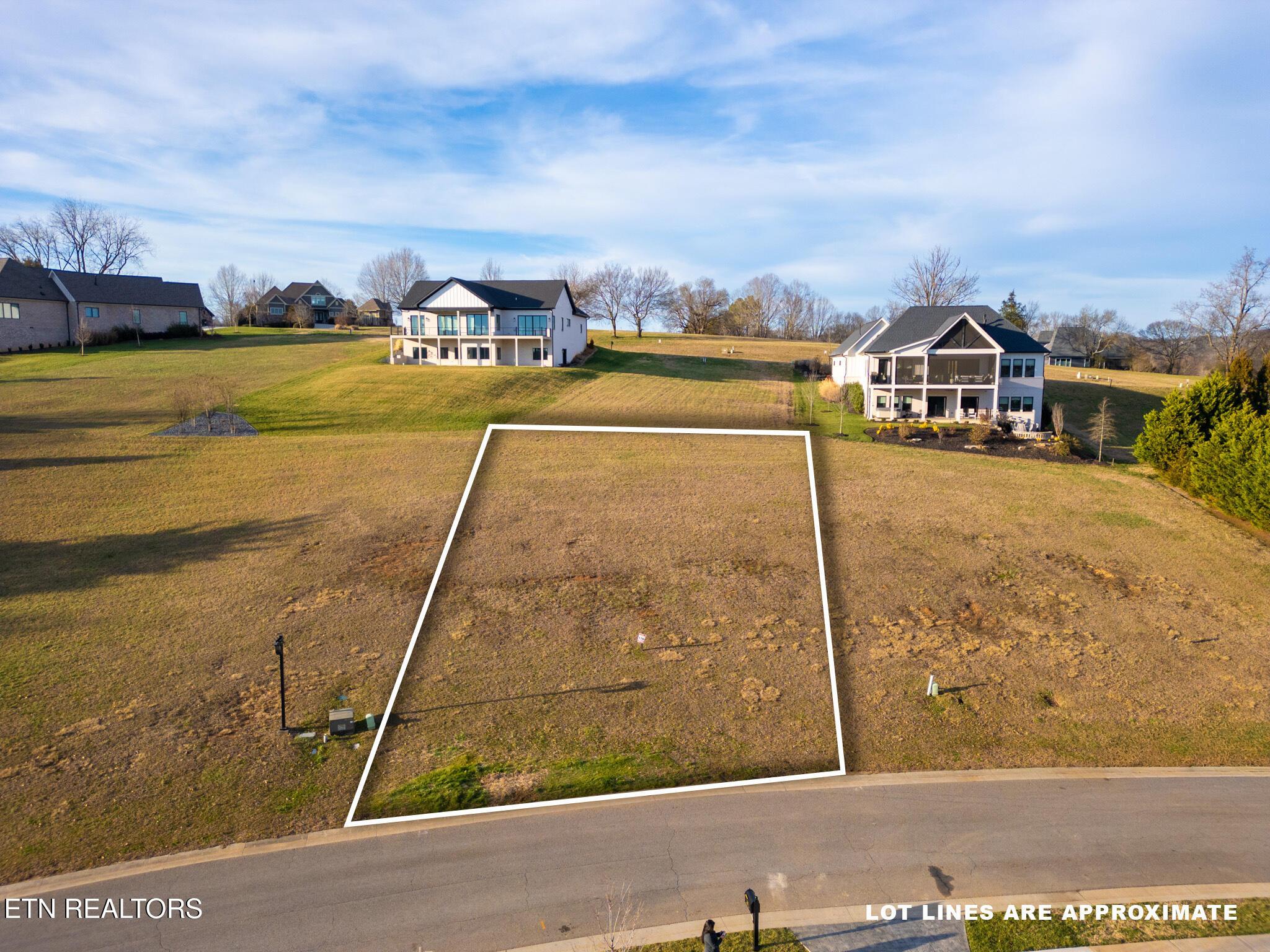 Image 3: 325 Chestnut Ln -03E