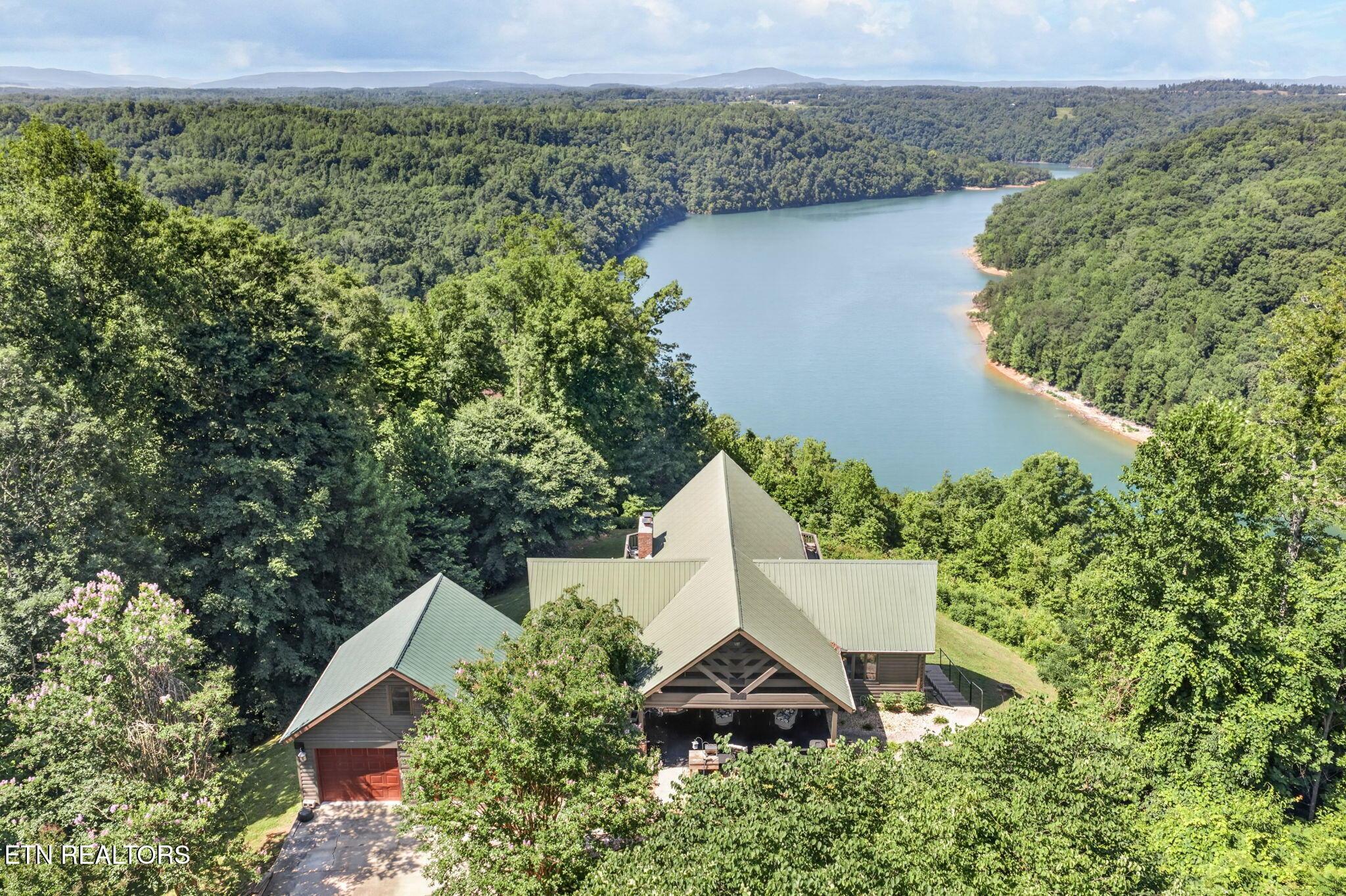 Image 4: 49-web-or-mls-2051 Scenic View Ct_230_TN