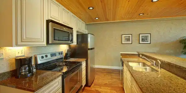 Image 3: Kitchen