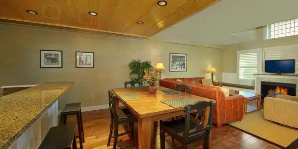 Image 4: Dining