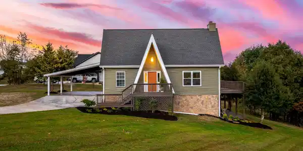 836 River Cliff Drive