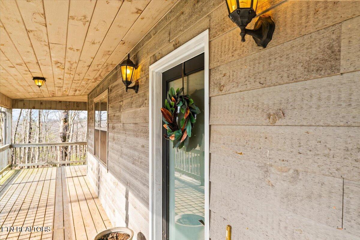 Image 4: 04-Brady Ln