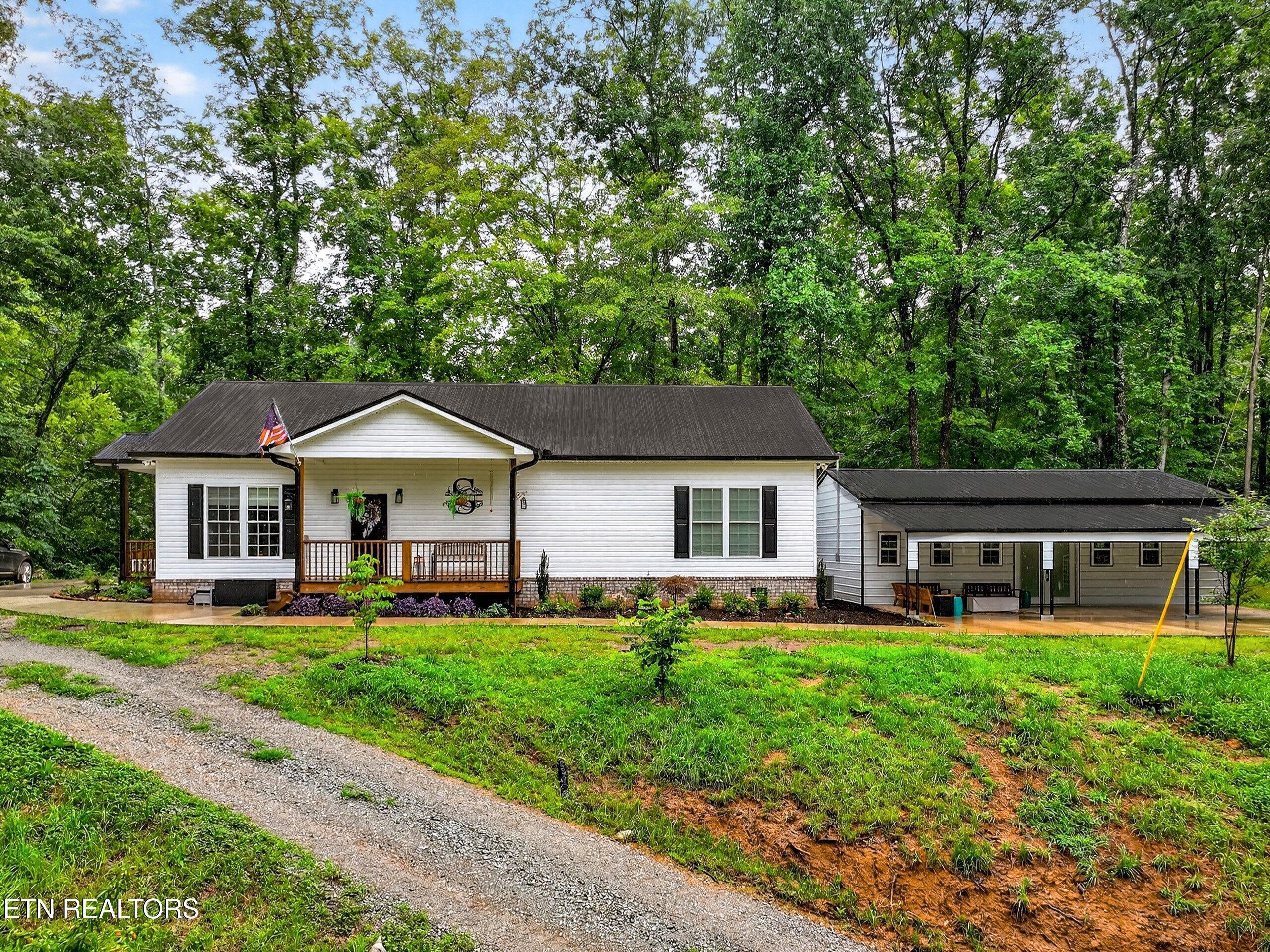 Image 1: 001-718MullinsDrive-Sneedville-TN-37869-
