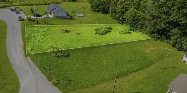 Image 2: 03-Leabow Cir