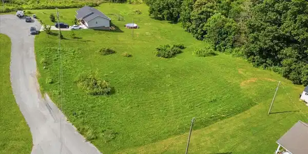 Image 3: 12-Leabow Cir