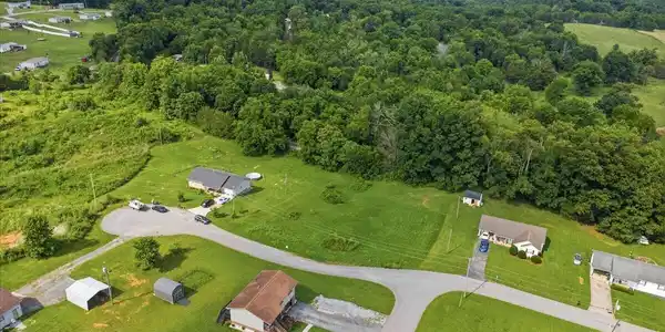 Image 4: 06-Leabow Cir