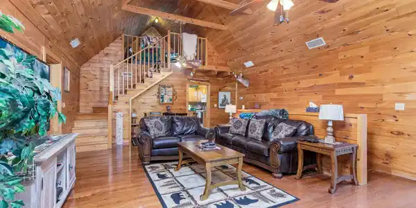 Image 3: 17-web-or-mls-3469-sugar-maple-loop-rd