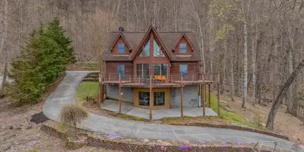 211 Wolf Run
