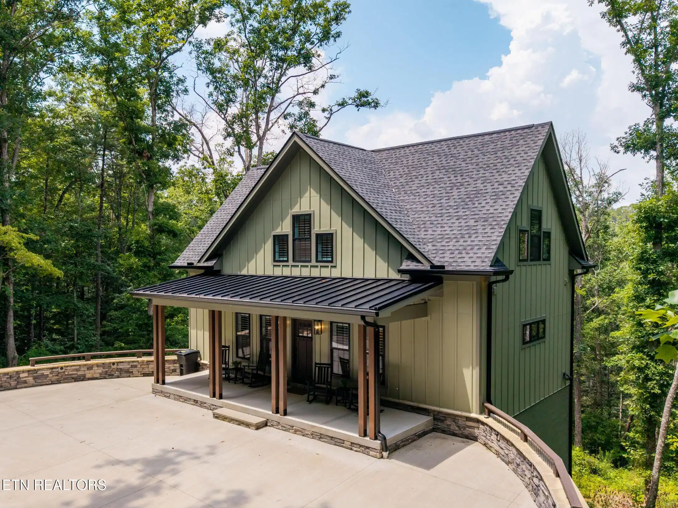 Image 1: 922 Stonegate Way