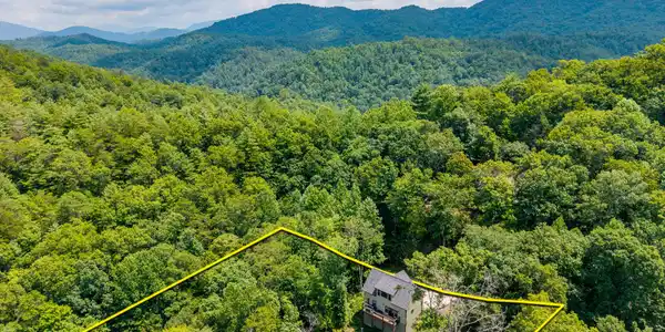 Image 2: Aproximate property lines