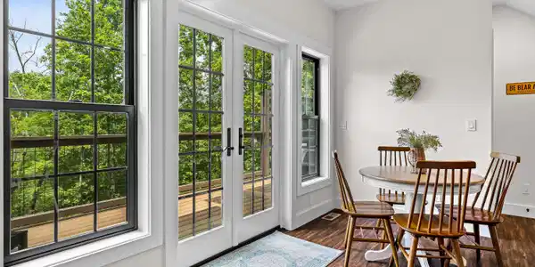 Image 4: Dining Room