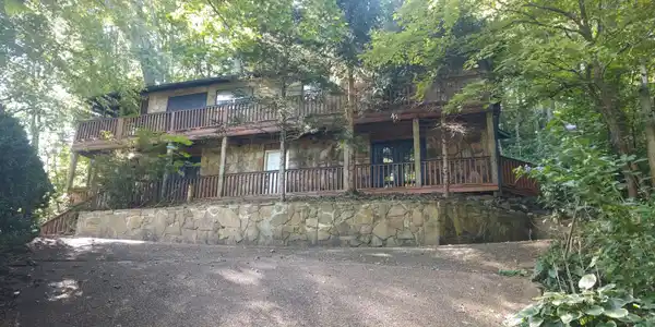 1021 Luzerne Court