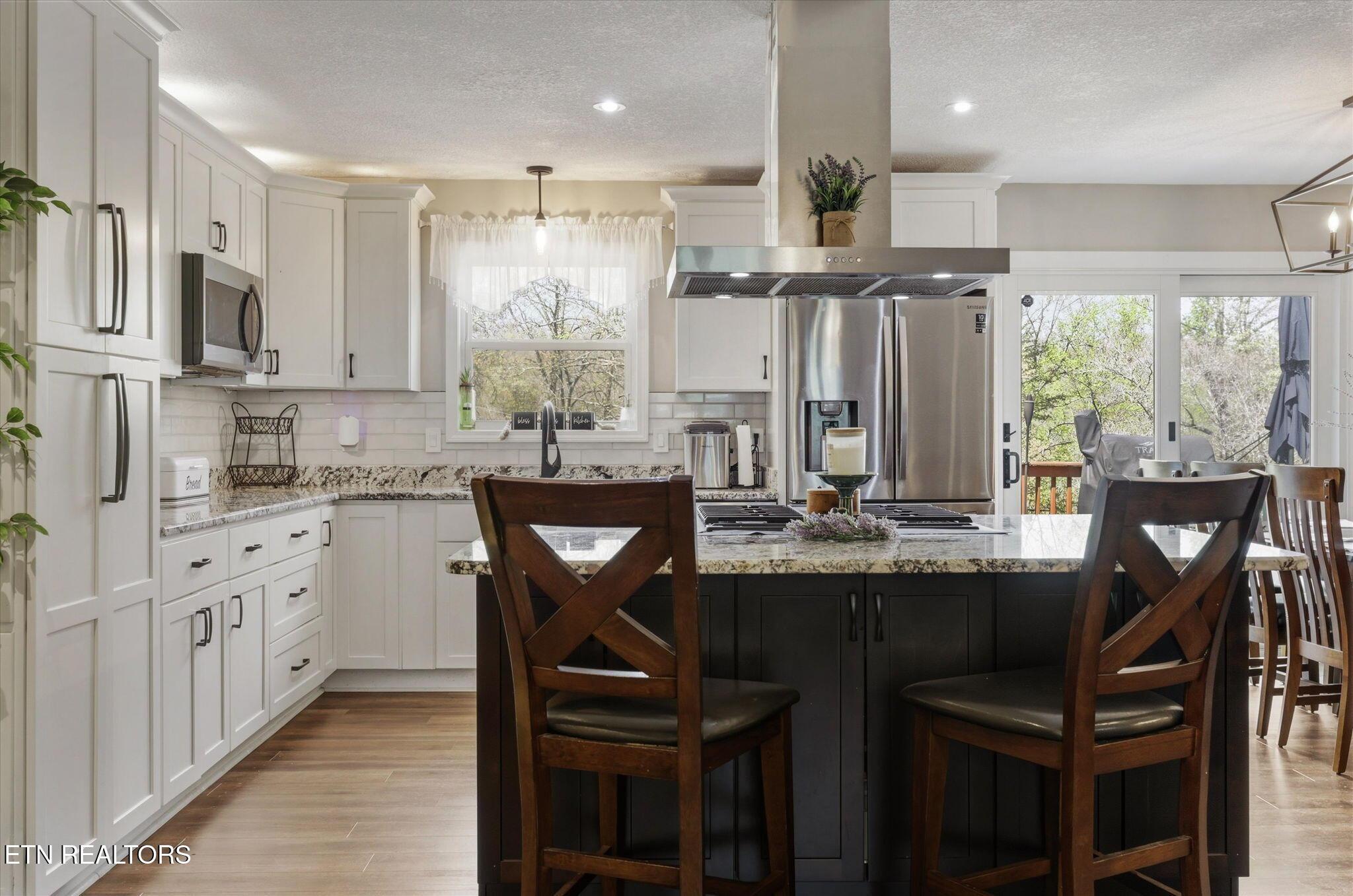 Image 2: NEW KITCHEN
